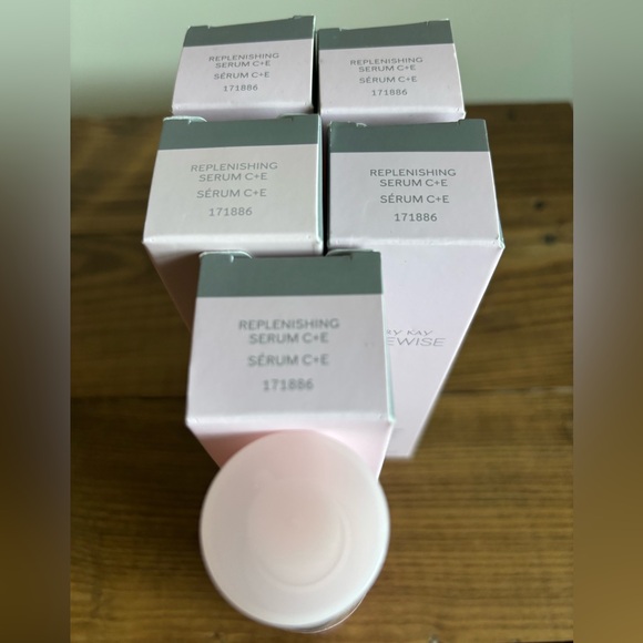 NIB Mary Kay replenishing serum C + E - Picture 2 of 7
